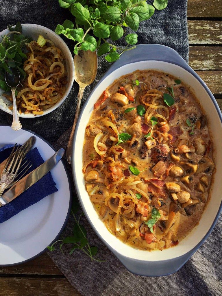 Pork tenderloin in a creamy sauce with bacon and fried onions